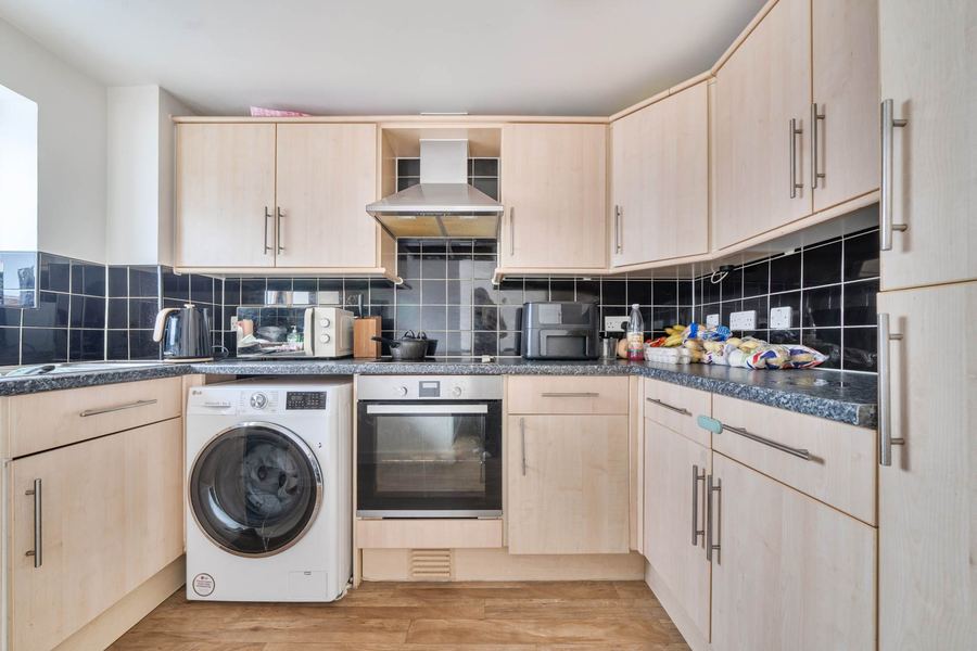 Fitted kitchen with oven, hob and dishwasher